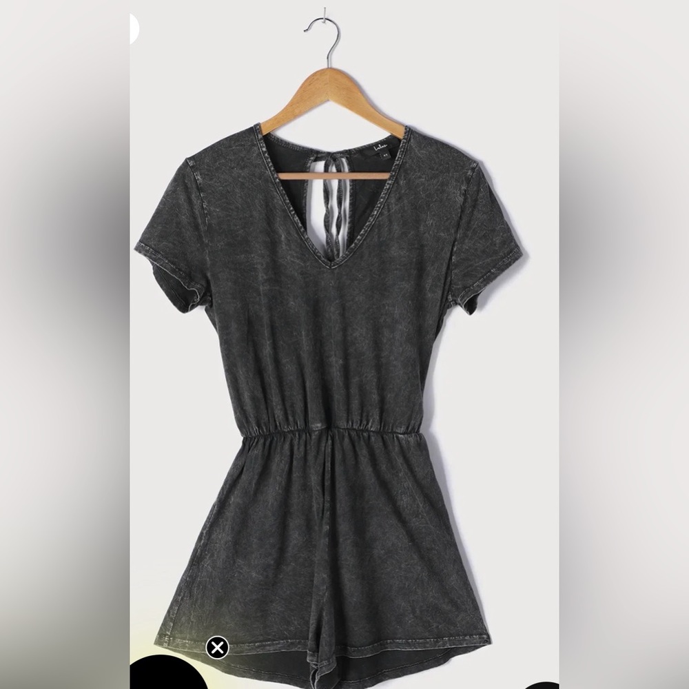 Lulus Black Acid Wash Open Back Tie Detail Short Sleeve Romper New - Picture 2 of 12